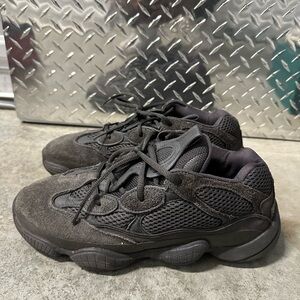 Adidas Yeezy 500 utility black size 9